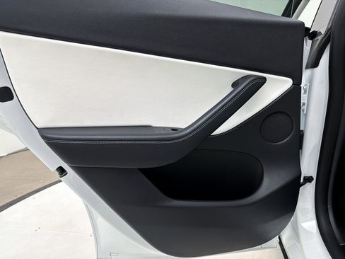 Used 2021 Tesla Model Y Long Range image 21