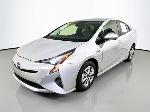 Used 2018 Toyota Prius Two image 10
