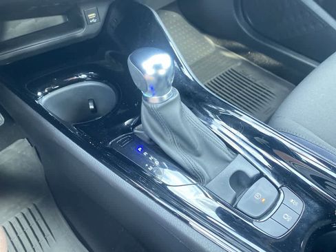 Used 2021 Toyota C-HR XLE image 19