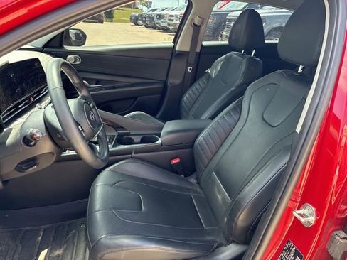 Used 2022 Hyundai Elantra Limited FWD image 9