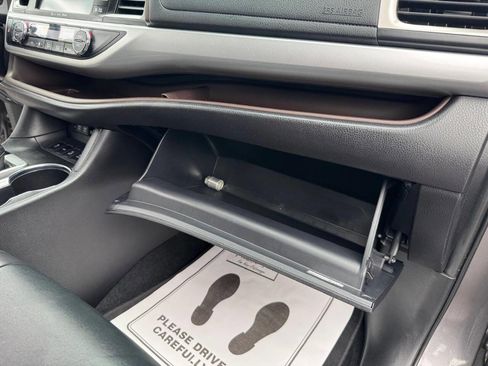 Used 2019 Toyota Highlander XLE image 28