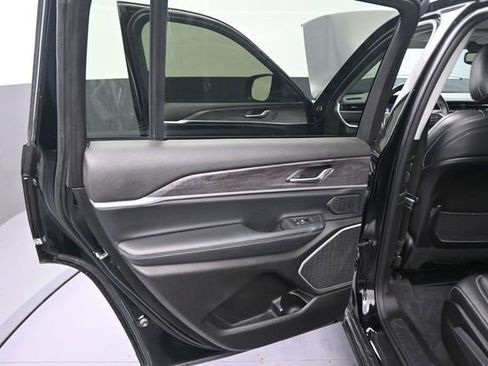 Used 2022 Jeep Grand Cherokee L Limited AWD/4WD image 26