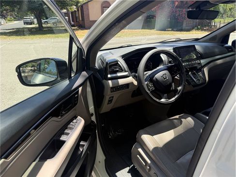 Used 2018 Honda Odyssey Elite image 10