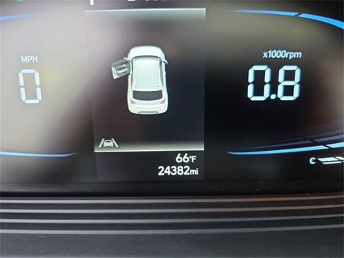 Used 2023 Hyundai Venue SEL FWD image 10