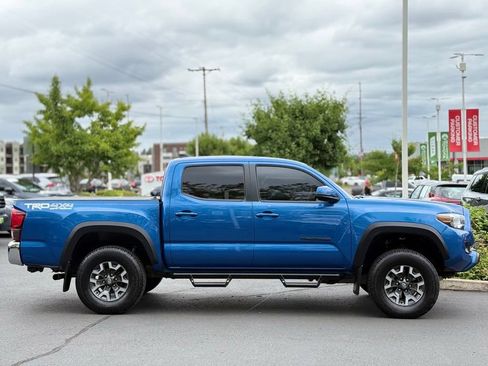 Used 2018 Toyota Tacoma TRD Off-Road AWD/4WD image 6