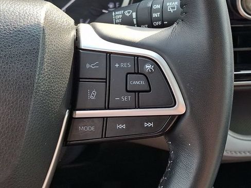 Used 2023 Toyota Highlander LE AWD/4WD image 22