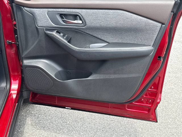 Used 2023 Nissan Rogue SV FWD image 14