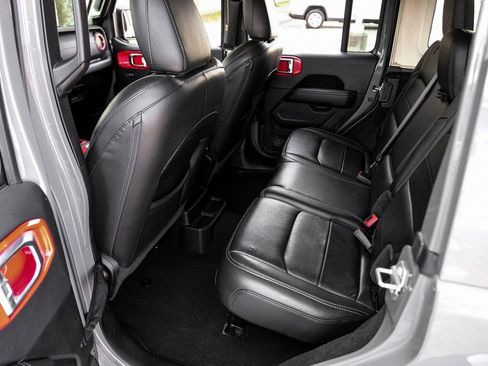 Used 2022 Jeep Wrangler Unlimited Sahara w/ Cold Weather Group AWD/4WD image 50