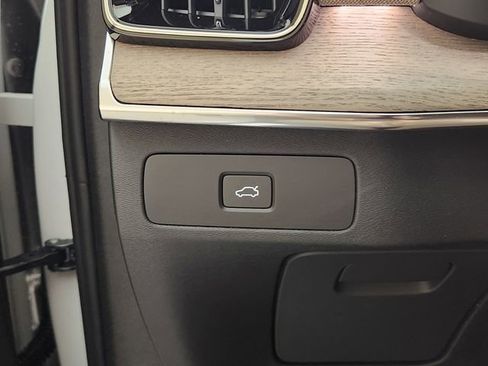 New 2026 Volvo XC90 B6 Plus w/ Protection Package Premier image 22