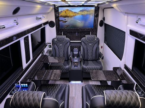 Used 2024 Mercedes-Benz Sprinter 3500 image 2