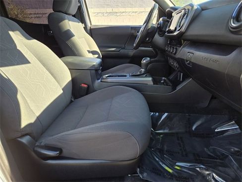 Certified 2018 Toyota Tacoma 4x4 Double Cab image 15