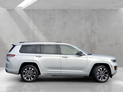 Used 2022 Jeep Grand Cherokee L Overland RWD image 3