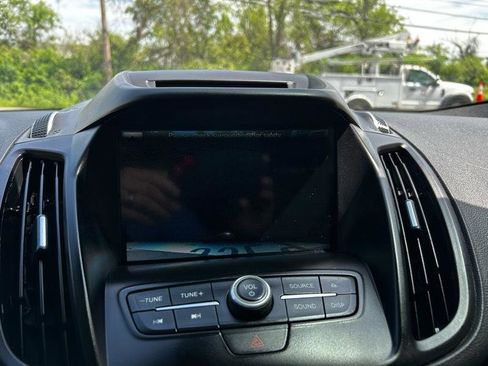 Used 2017 Ford Escape SE w/ Equipment Group 201A image 18