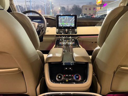 Used 2020 Lincoln Navigator Reserve w/ Luxury Package image 30