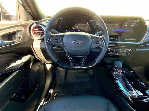 Used 2024 Chevrolet Trax RS w/ Sunroof Package image 5