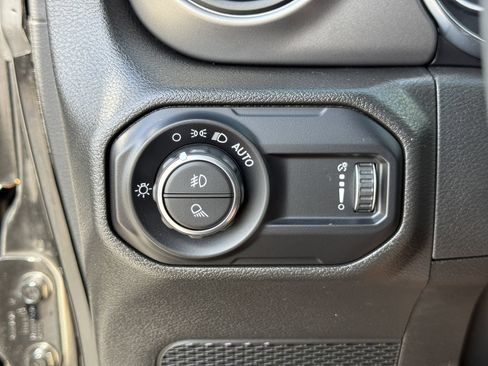 Used 2023 Jeep Gladiator Sport AWD/4WD image 32