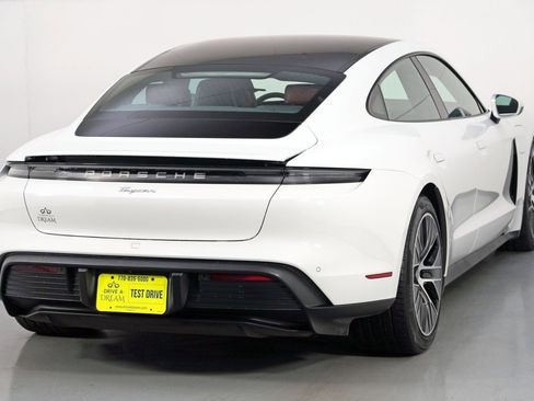 Used 2022 Porsche Taycan image 54