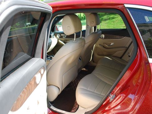 Used 2018 Mercedes-Benz GLC 300 4MATIC image 8