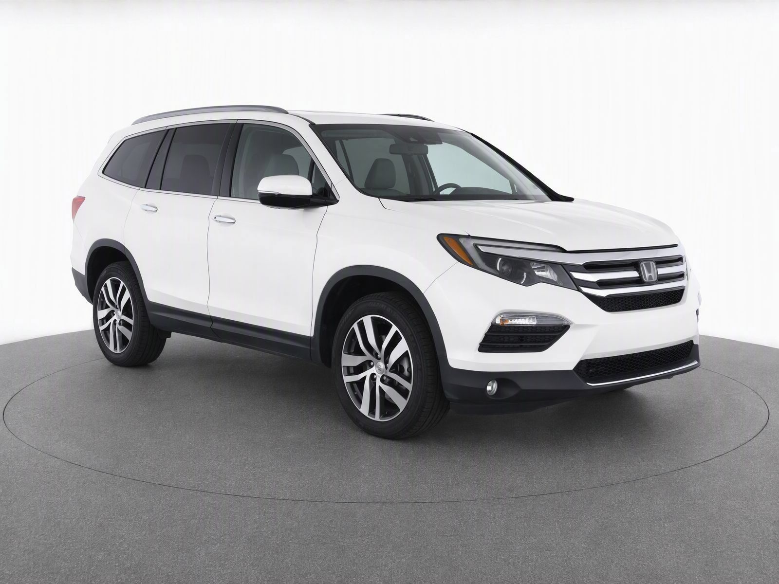 Used 2017 Honda Pilot Touring image 1