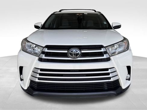 Used 2018 Toyota Highlander XLE FWD image 2