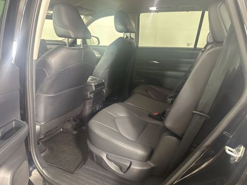 Used 2024 Toyota Grand Highlander XLE image 7