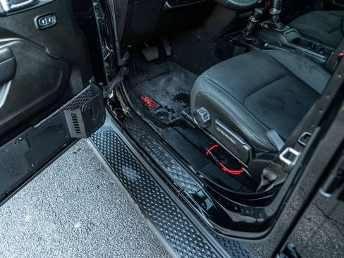 Used 2023 Jeep Gladiator Sport AWD/4WD image 6
