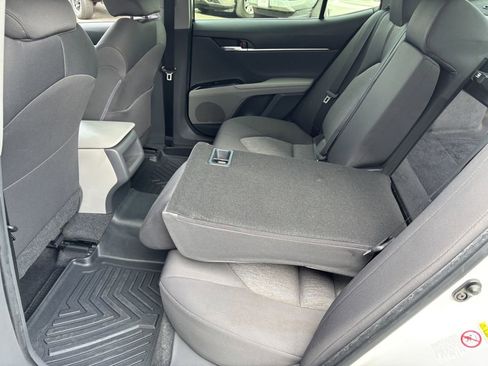 Used 2018 Toyota Camry LE image 23