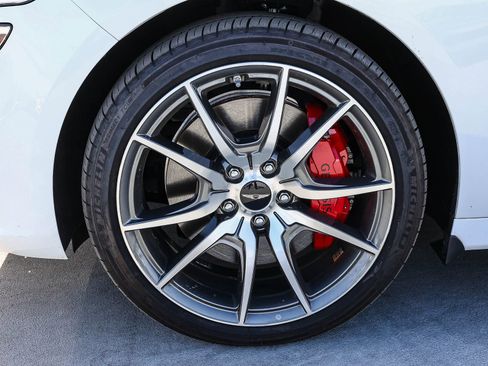 Used 2025 Genesis G70 2.5T image 9