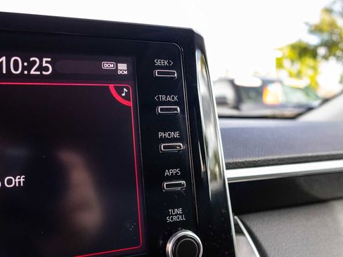 Certified 2022 Toyota Corolla Cross XLE image 32