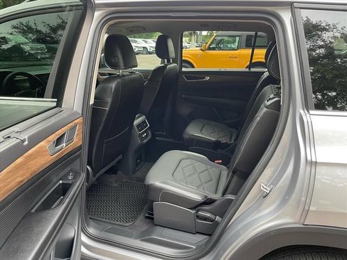 Used 2024 Volkswagen Atlas SE FWD image 6