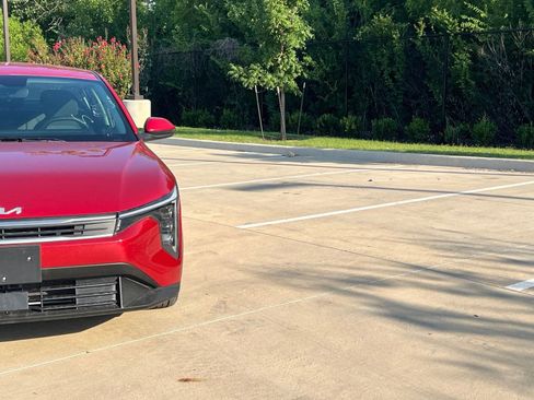 Used 2025 Kia K4 FWD image 3