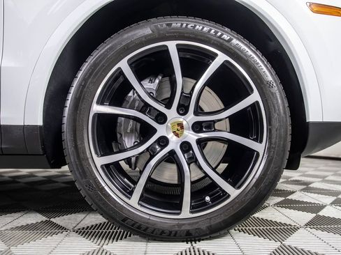 Used 2023 Porsche Cayenne Platinum Edition AWD/4WD image 41