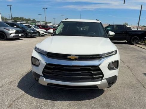 Used 2022 Chevrolet TrailBlazer LT w/ Convenience Package AWD/4WD image 3