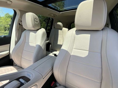Used 2022 Mercedes-Benz GLS 450 4MATIC image 10