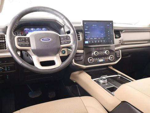 Used 2022 Ford Expedition XLT RWD image 2