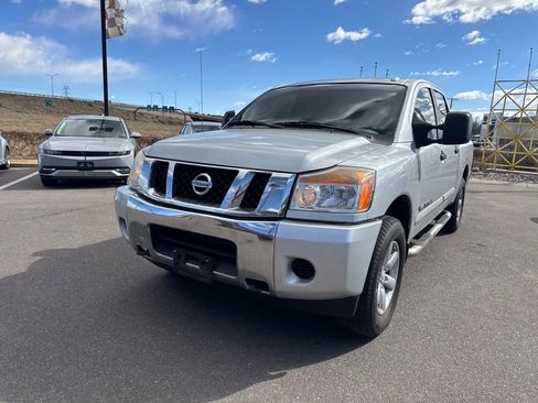 Used 2013 Nissan Titan SV image 4