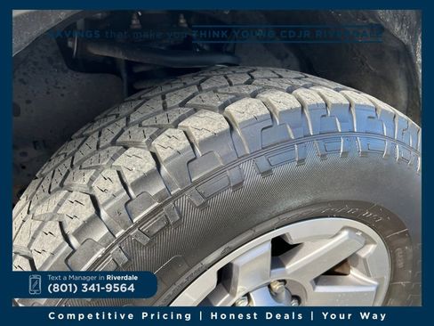 Used 2014 Toyota FJ Cruiser Base w/ Upgrade Package image 22