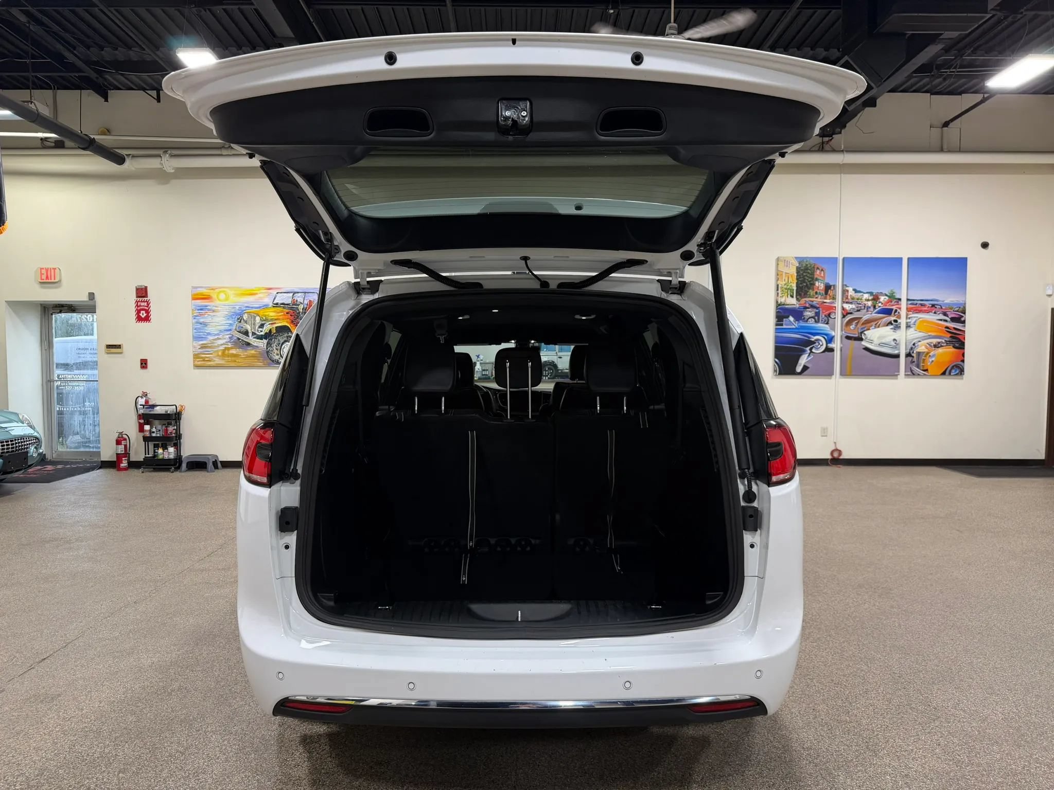 Used 2025 Chrysler Pacifica Select FWD image 21