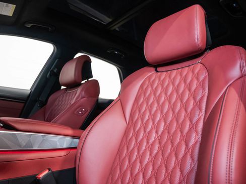 Used 2025 Genesis GV70 3.5T Sport w/ Sport Advanced Package image 18