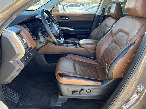 Certified 2024 Nissan Pathfinder Platinum image 22