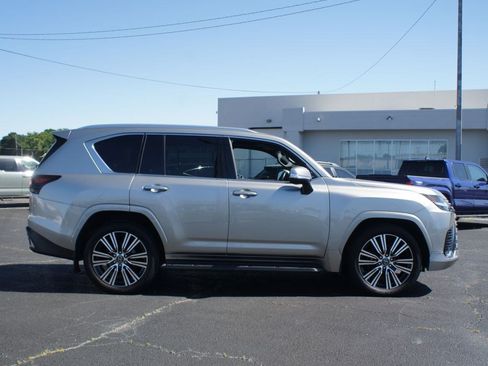 Used 2024 Lexus LX 600 4WD w/ Luxury Package image 21