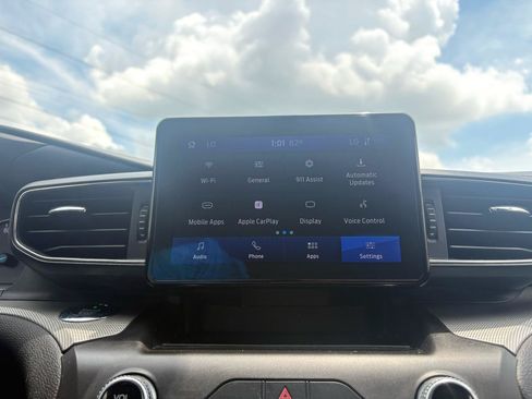Used 2020 Ford Explorer XLT w/ Equipment Group 202A AWD/4WD image 21