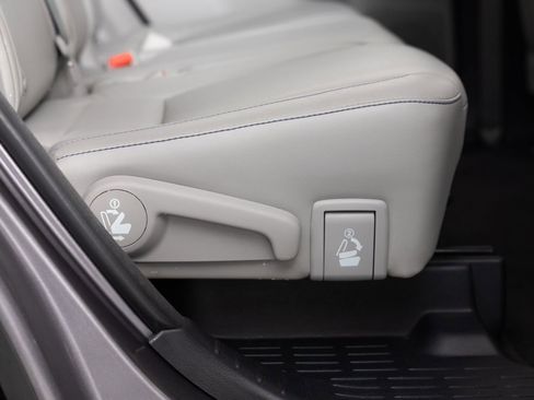 Used 2015 Toyota Highlander XLE image 29