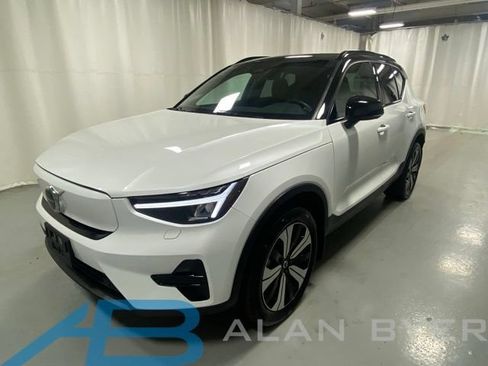 Used 2023 Volvo XC40 Recharge Core AWD/4WD image 1