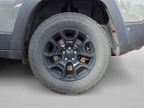 Used 2019 Jeep Cherokee Trailhawk AWD/4WD image 9