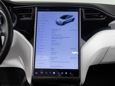 Used 2020 Tesla Model X Long Range image 39