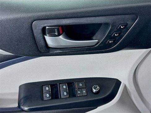 Used 2017 Toyota Highlander Limited image 18