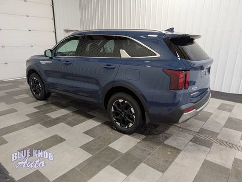 Used 2025 Kia Sorento S AWD/4WD image 2