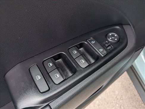 Certified 2025 Hyundai Venue Limited FWD image 23