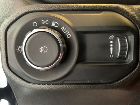 Used 2023 Jeep Wrangler Unlimited Sahara AWD/4WD image 27